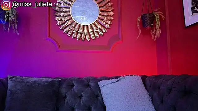 Julieta_Russell webcam