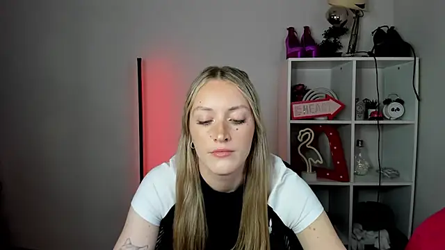 EvelynBlond webcam