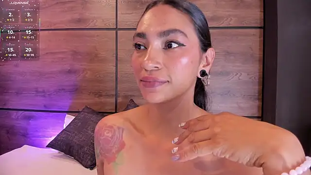 Leamonroe__ webcam