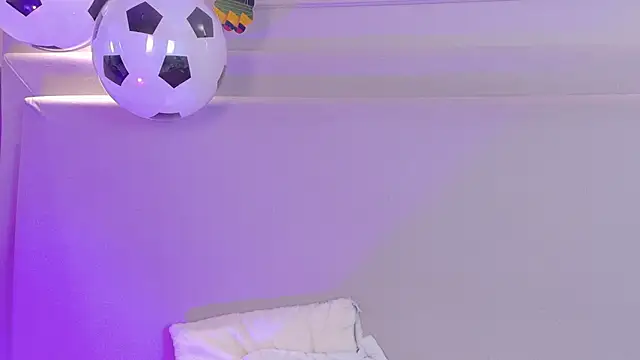 NaomiKlarc webcam