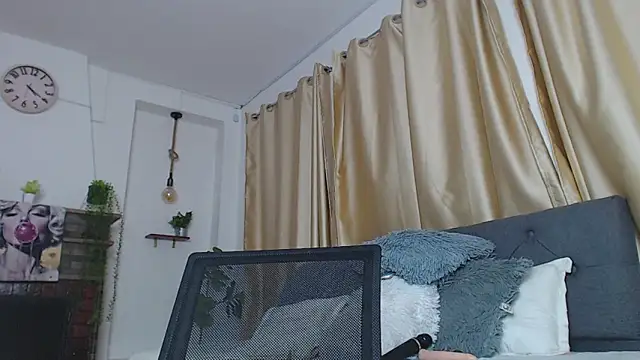 Emma_hassani webcam