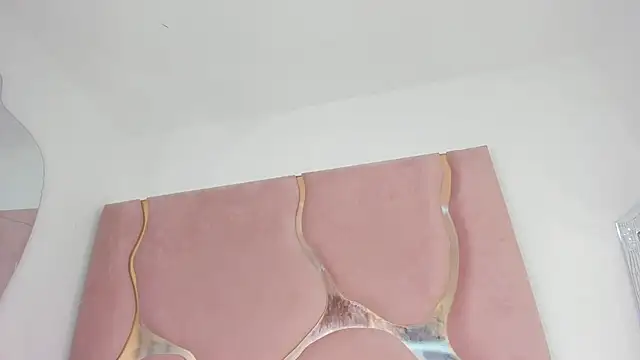 MilaDivine webcam