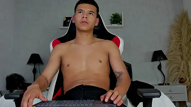 DylanRoyce_ webcam