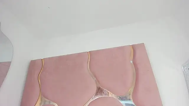 MilaDivine webcam