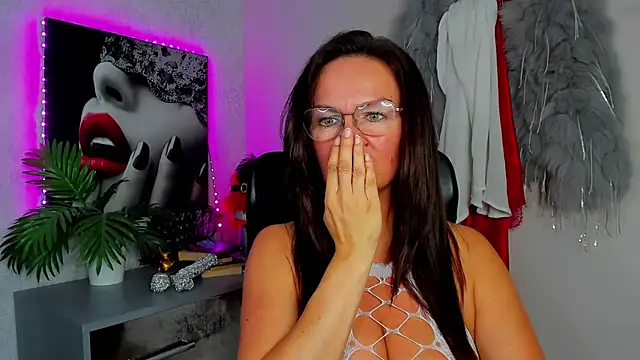 HelenLuxx webcam