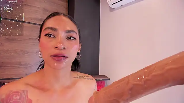 Leamonroe__ webcam