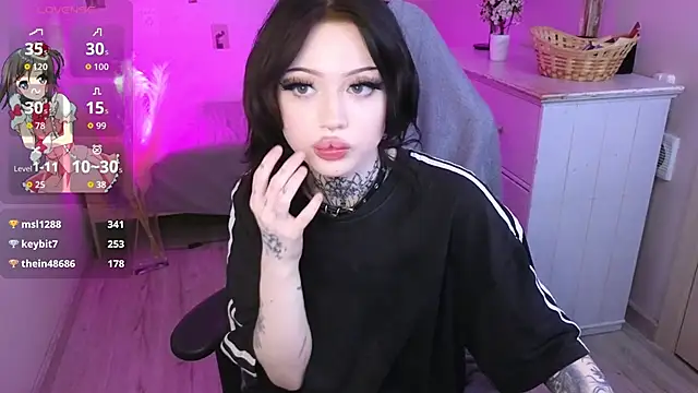 Emma_Kirks webcam