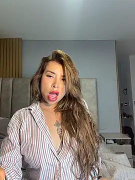 Lorainneqm_ webcam