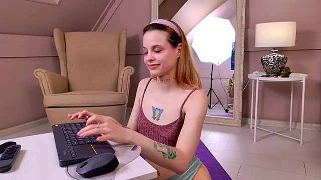 LiliTaylorr webcam