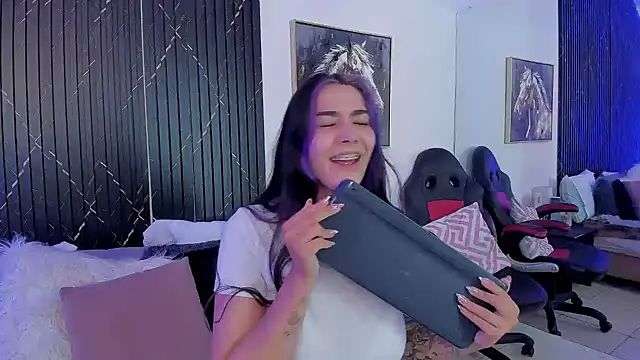 Watch Bonnie_Rider live on EroticFlix - High definition streams