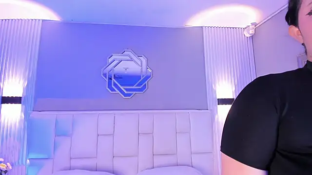 NanaOsaky webcam