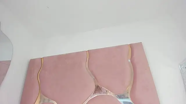 MilaDivine webcam