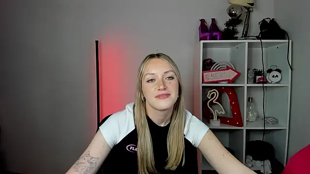 EvelynBlond live cam on StripChat
