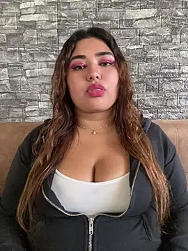 CurvyLolaX live cam on StripChat