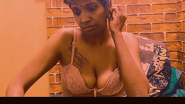 Fuckable_Nasty_MILF webcam