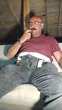 masculine_bear_daddy webcam