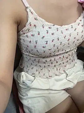 Mina048 webcam