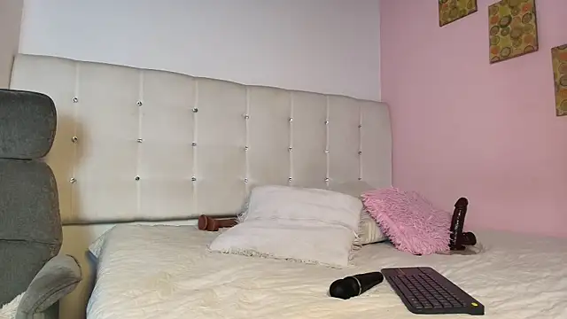lilyth_bloom webcam