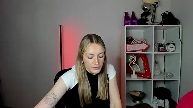 EvelynBlond webcam