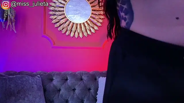 Julieta_Russell webcam