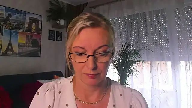 Watch vanessa_chat live on EroticFlix - High definition streams