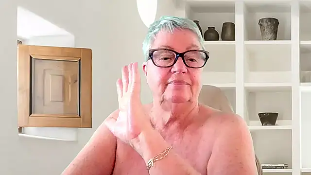 Mystery-Grandmother webcam