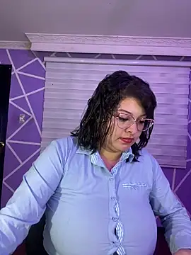 MiiaaJoness webcam