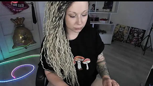 honeysallymoore - HoneySallyMoore's free webcam - UK Sex Cams