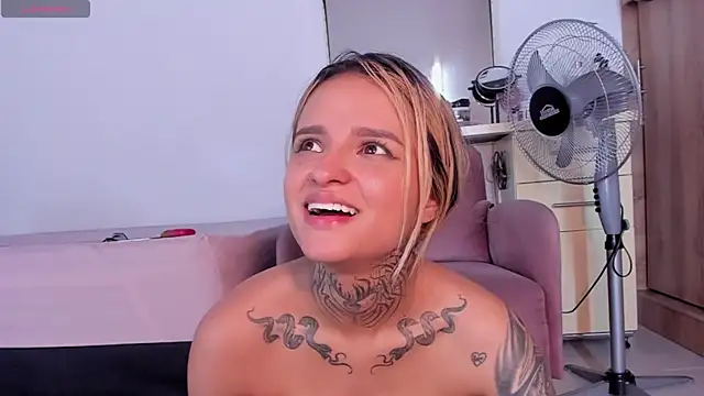 medussa13_ webcam