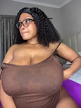 Bustygoddess32 webcam