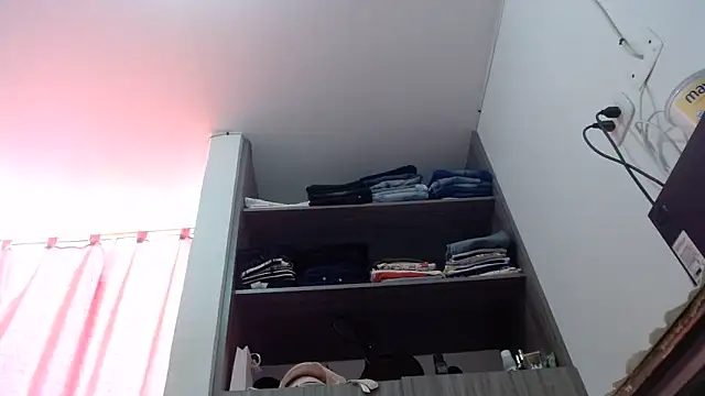 Watch nicolle_milf1978 live on EroticFlix - High definition streams