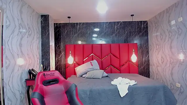 LatinaHoleQueen webcam