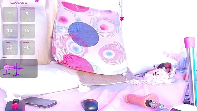 Bella-Sanders webcam