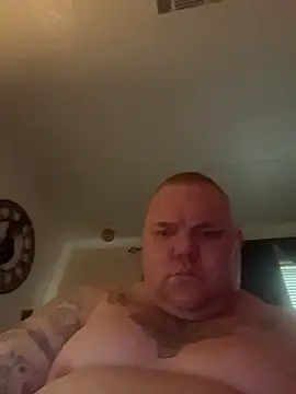 gingersnap4444 (Ask my age) - shirt off