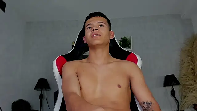 dylanroyce_ (M twink) - REMOVE PANTS AND TAKE DOMINANT POSTURE