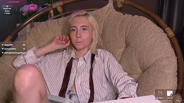 Watch Elen__Moore live on EroticFlix - High definition streams