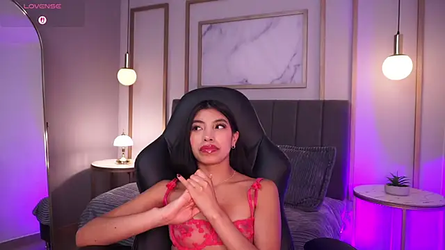 Tiffany_Low webcam