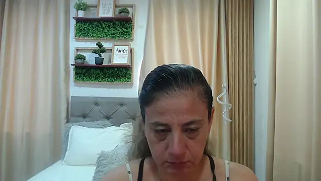 sasi_luna live cam on StripChat