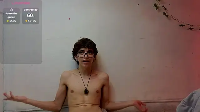 matty_sparkk (M twink) - spinning in the chair uncontrollably