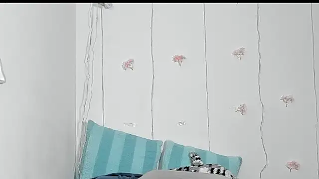 youngsophie (F young) - bbc in ass