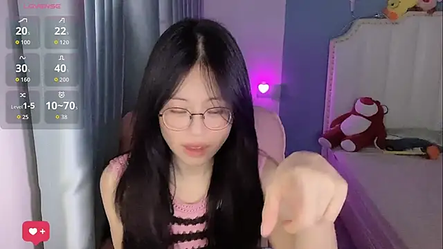 luna-666 (F young) - 隔衣服脱内衣