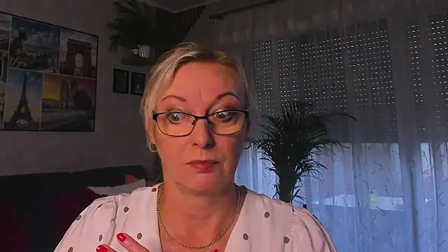 Watch vanessa_chat live on EroticFlix - High definition streams