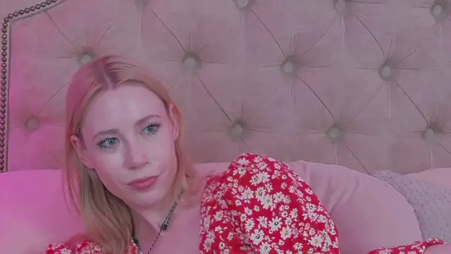 Lola_Gilbert webcam