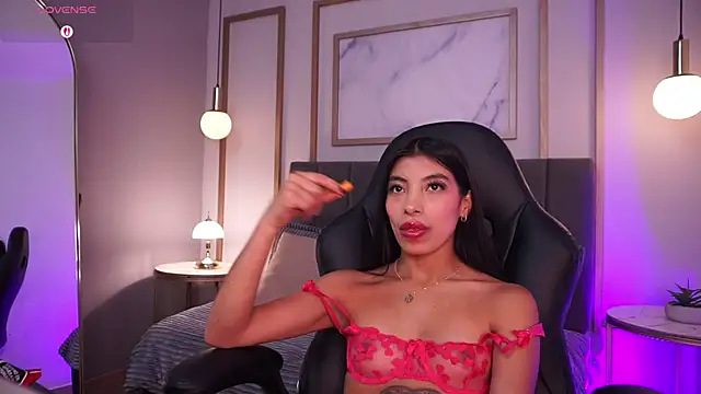 Tiffany_Low webcam