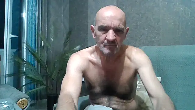 skorpibg65 live cam on StripChat