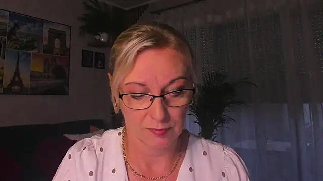 Watch vanessa_chat live on EroticFlix - High definition streams