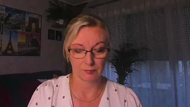 Watch vanessa_chat live on EroticFlix - High definition streams