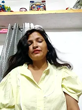 Priyaa_1433 live cam on StripChat