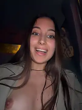 ICrazyOneIRL live Stripchat room