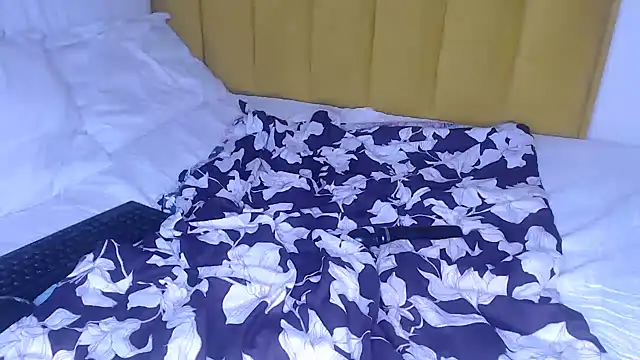 Bella_2025 webcam